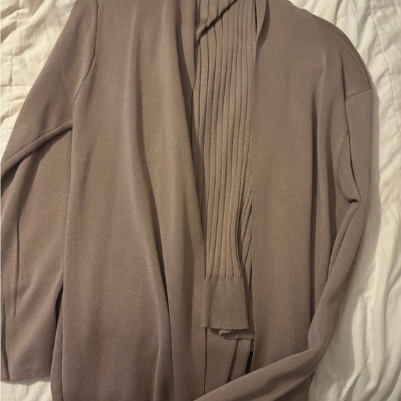 Sophisticated Beige/camel/khaki 3- piece Women's Pantsuit One Size fits 4-16 - Picture 3 of 16